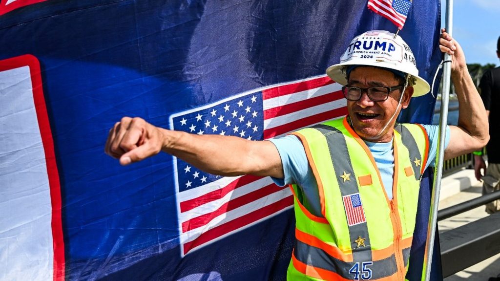 Présidentielle américaine : "C'est la construction d'un autre chemin qui fera reculer le populisme, comme au début du XXᵉ siècle"

          Retour avec le sociologue Jean Viard sur la réélection de Donald Trump, devenu mercredi 6 novembre 2024, dans une victoire sans appel, le 47e président des Etats-Unis.