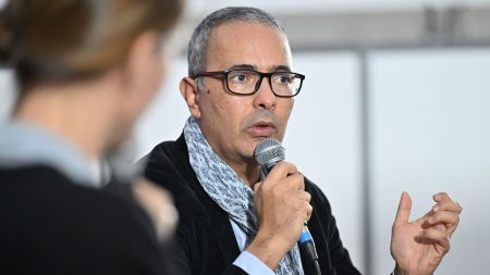 :
    le dernier publié



  

    
      
    
    
    Prix Goncourt 2024 : Kamel Daoud accusé d'avoir exploité l'histoire d'une victime de la guerre civile algérienne pour son roman "Houris"

          Une jeune femme de 31 ans affirme que l'écrivain algérien, lauréat du prix Goncourt 2024, début novembre, a utilisé son histoire personnelle sans son autorisation dans le roman "Houris".
    
    
          Diffusé le 21/11
