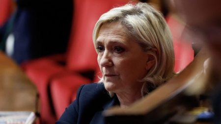 Procès du FN : Marine Le Pen estime que la justice réclame une "peine de mort politique"