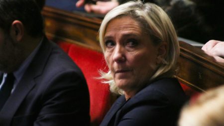 Procès RN & Marine Le Pen : Questions des élèves et amende record de la Russie contre Google Le vrai ou faux junior répond aux questions sur le procès du RN et l'amende record infligée par la Russie à Google
Les élèves du vrai ou faux junior nous posent des questions sur le procès du RN et de Marine Le Pen et sur l'amende astronomique qu'a infligée la Russie à Google.