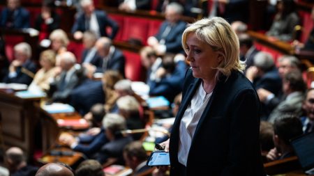 Le RN votera la censure contre le gouvernement "si le pouvoir d'achat des Français est amputé" par le budget, menace Marine Le Pen