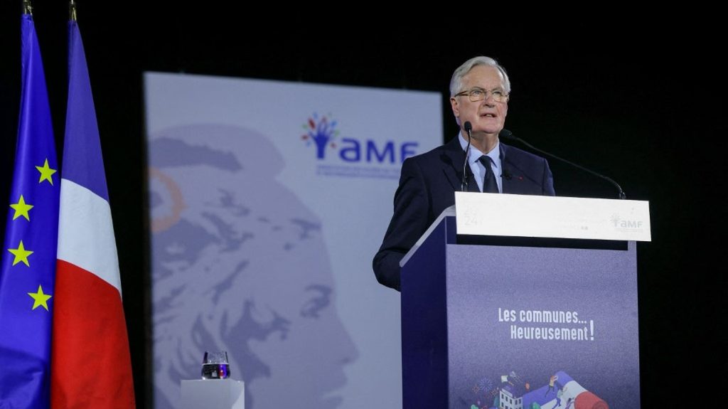 :
    Édito



  

    
      
    
      

  

  
    Risque de motion de censure : qui veut réellement prendre la place de Michel Barnier ?

          Face aux menaces de censure brandies par la gauche et l'extrême droite, Michel Barnier a estimé jeudi que les Français souhaitaient plutôt "la stabilité, la sérénité". Une nouvelle dissolution de l'Assemblée nationale n'étant pas envisageable avant juin, un autre Premier ministre se retrouverait, comme lui, sans majorité pour gouverner.