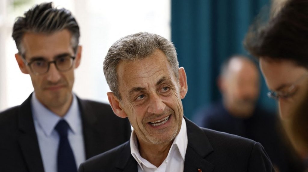 "Nous n'avons pas les moyens d'avoir un million d'enseignants" : les propos de Nicolas Sarkozy choque la gauche et les syndicats