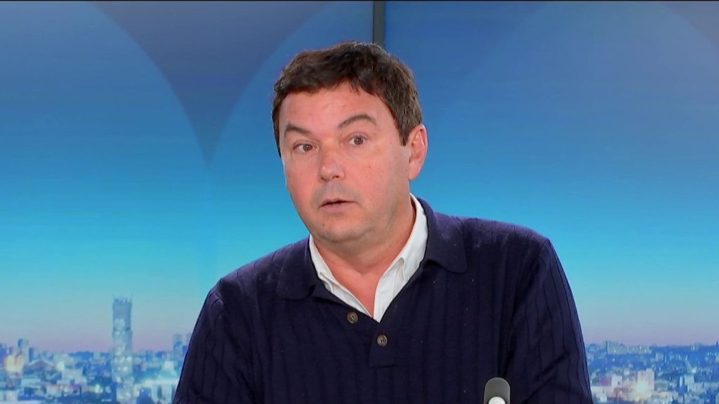 Pour l'économiste Thomas Piketty, les 7 heures de travail par an sans salaire proposées par le Sénat "ne vont pas dans le sens de l'histoire, où l'on travaille moins à mesure que l'on s'enrichit"