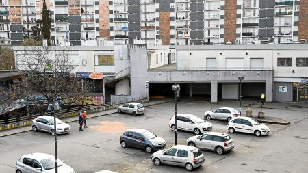 Trafic de drogue à Rennes : les habitants inquiets après des fusillades dans leur quartier :
Reportage
"Mon fils m'a dit qu'il avait peur de sortir" : le désarroi des habitants de ce quartier de Rennes touché par les fusillades sur fond de trafic de drogue