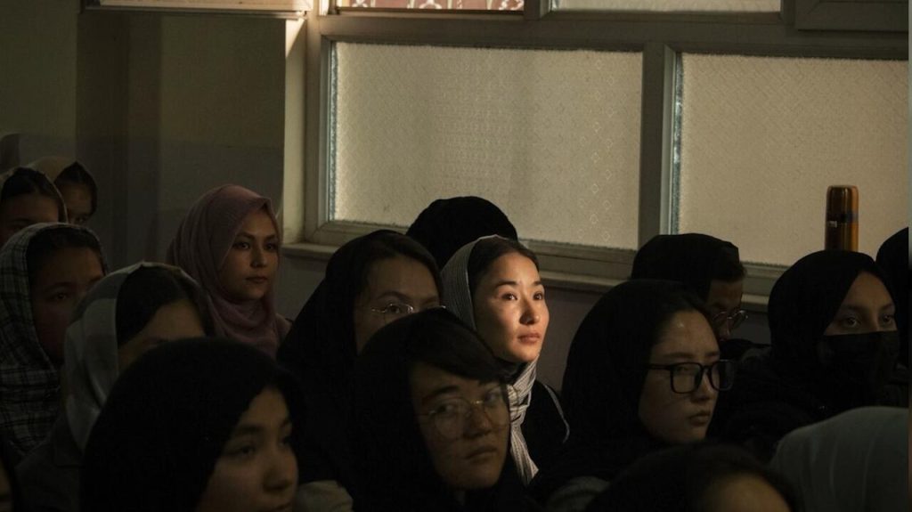 Une fenêtre sur la vie cachée des femmes afghanes coupées de la société