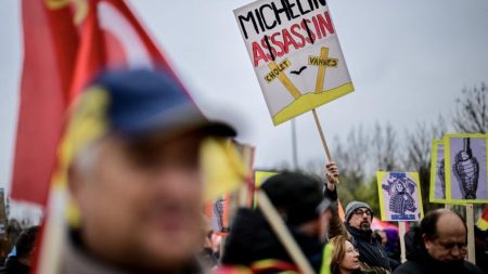 Une vague de grèves se prépare alors que le budget français coupe en colère les syndicats