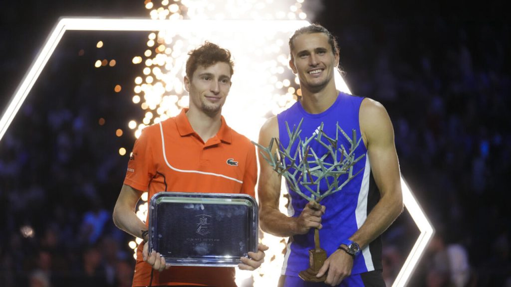 Zverev surclasse le héros local Humbert pour remporter le Masters de Paris