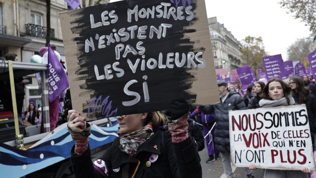 La France dispose d’une nouvelle ligne d’assistance téléphonique au milieu du traumatisme d’un procès pour viol collectif