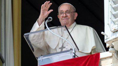La Corse accueille le pape François avec des discours, une messe et des premières historiques