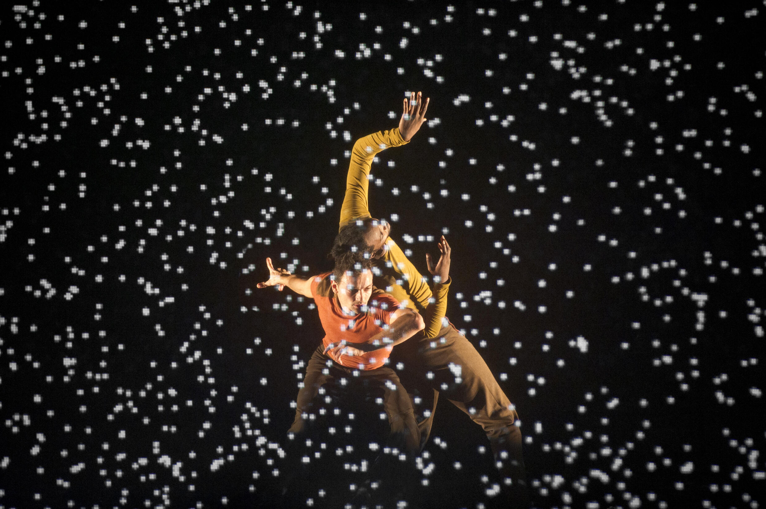 Une scène du spectacle de danse contemporaine "Pixel" de Mourad Merzouki.