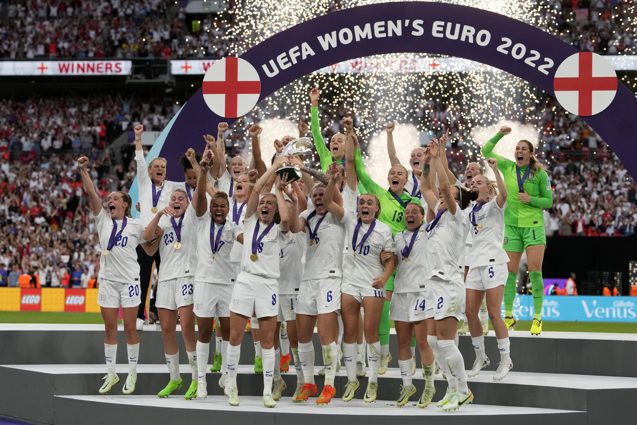 L'Angleterre a battu l'Allemagne 2-1 le 31 juillet 2022 en finale à Wembley pour remporter la couronne des Championnats d'Europe 2021.