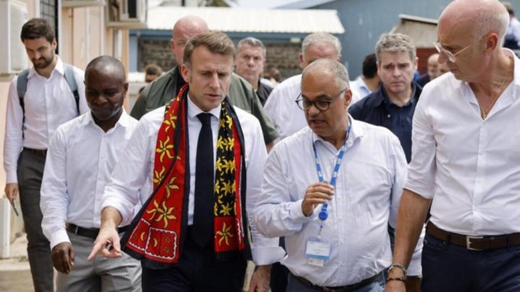 Macron s'engage à reconstruire Mayotte alors que les survivants du cyclone demandent de l'aide