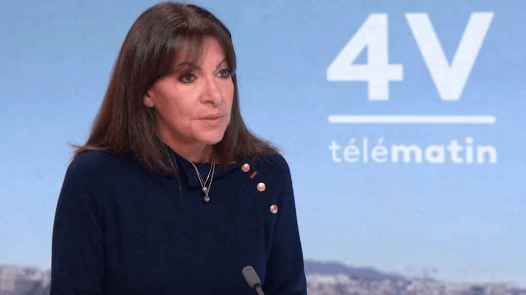 "Je n'aurais pas voté la motion de censure contre le gouvernement de Michel Barnier", assure Anne Hidalgo