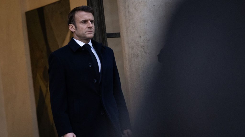 "Premier ministre barycentre", "Barnier 2" : dans l'attente d'un nouveau gouvernement, chaque camp tente d'avancer ses pions