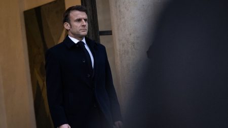 Barycentre, Barnier 2 : camps en mouvement avant le nouveau gouvernement "Premier ministre barycentre", "Barnier 2" : dans l'attente d'un nouveau gouvernement, chaque camp tente d'avancer ses pions