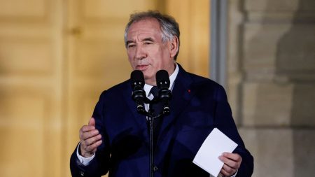 Bayrou Premier ministre : avis des partis d’opposition sur une possible motion de censure François Bayrou nommé Premier ministre : quelle est la position des partis d'opposition sur une éventuelle motion de censure ?