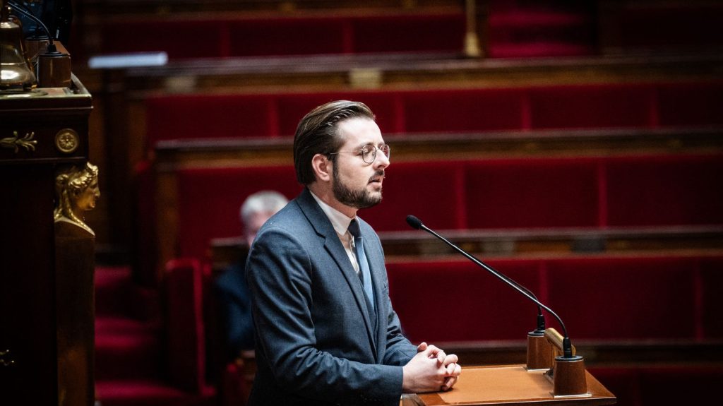 Gouvernement Bayrou : "S'il n'y a pas d'accord avec nous, il y aura une censure des socialistes", prévient le député PS Philippe Brun
