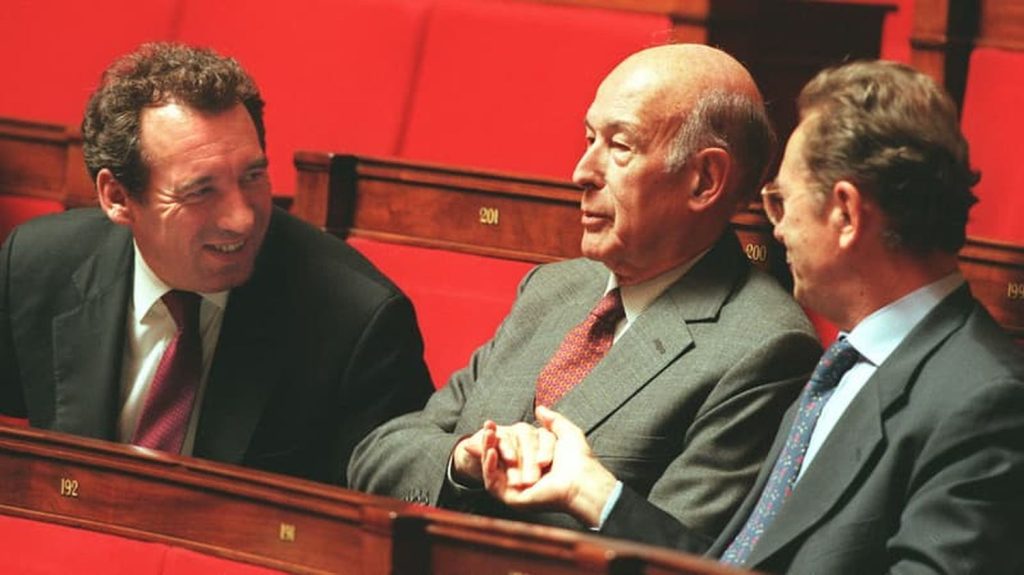 "Bayrou c'est pire que tout", "À droite, c’est le plus prometteur", "Je t'emmerde"... Quelques appréciations récoltées par le nouveau Premier ministre au cours de son long chemin politique