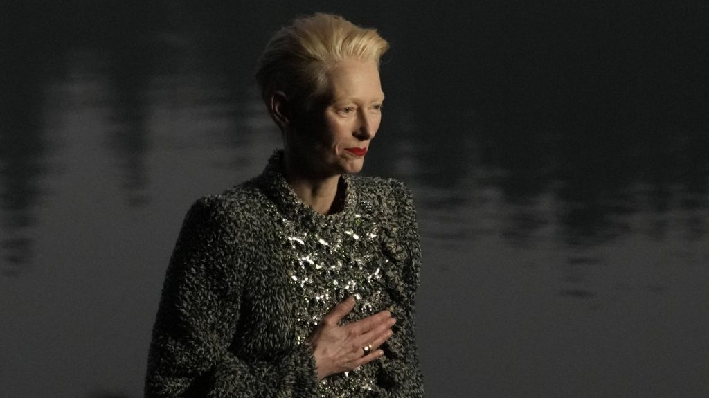 Berlinale 2025 : l'actrice britannique Tilda Swinton recevra un Ours d'or d'honneur pour l'ensemble de sa carrière
