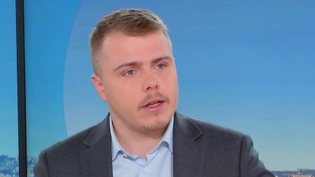 Censure : Boyard, député LFI, affirme que le président n’a plus de légitimité politique Censure du gouvernement : "Le président de la République n'a plus de légitimité politique", assure Louis Boyard, député LFI du Val-de-Marne