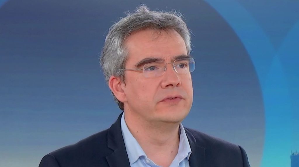 Censure du gouvernement : "La proposition d'Emmanuel Macron de trouver un gouvernement d'intérêt général est très floue", estime Stéphane Vernay, éditorialiste à Ouest France