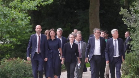 Censure gouvernementale : division au sein du Nouveau Front populaire Censure du gouvernement : fracture au sein du Nouveau Front populaire