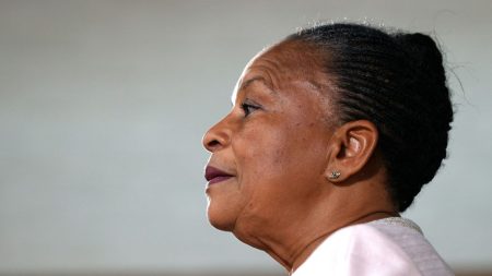 Christiane Taubira et 78 autres femmes se confient à propos de l'avortement clandestin qu'elles ont subies, à l'occasion des 50 ans de la loi Veil