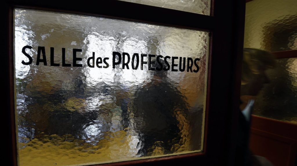 Chute du gouvernement Barnier : après cinq ministres en deux ans et demi, des enseignants s'inquiètent de l'instabilité à l'Éducation nationale
