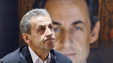 :
    le dernier publié



  

    
      
    
      

  

  
    
    Condamnation de Nicolas Sarkozy : cette affaire entache un peu plus le crédit de la politique aux yeux des citoyens

          La Cour de cassation a rejeté le pourvoi de Nicolas Sarkozy dans l'affaire des écoutes, rendant définitive sa condamnation à un an de prison ferme sous bracelet électronique pour corruption et trafic d'influence. Une décision loin d'être neutre à l'heure où la confiance accordée aux politiques est, déjà, parfois faible.
    
    
          Diffusé le 19/12
                      
        3min