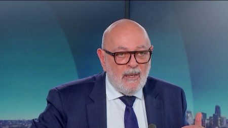 Crise à Mayotte :  "tout ce que compte l’Etat comme services a été mobilisé à plus de 100%", défend Bruno Millienne, porte-parole du Modem