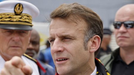 Cyclone Chido à Mayotte : Fermeture des écoles jusqu’au 13 janvier, avertit Emmanuel Macron :
Vidéo
Cyclone Chido à Mayotte : "On ne pourra pas rouvrir toutes les écoles le 13 janvier", prévient Emmanuel Macron