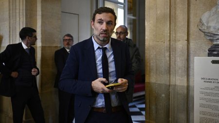 Député LFI Portes saisit la justice : enquête Les Jours sur des députés RN et un groupe Facebook raciste Le député LFI Thomas Portes saisit la justice après une enquête du média Les Jours sur des députés RN soupçonnés d'être sur un groupe Facebook raciste