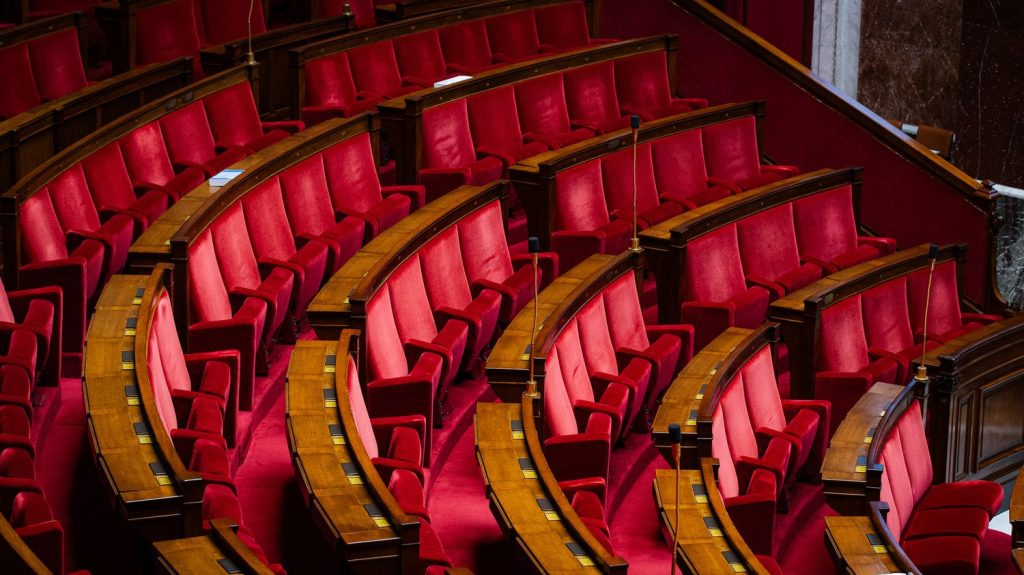 :
    Vidéo




  

    
      
    
  
  Dissolution de l'Assemblée : dans un documentaire, François Bayrou témoigne du "parfum de tremblement de terre" qui régnait le 9 juin 2024