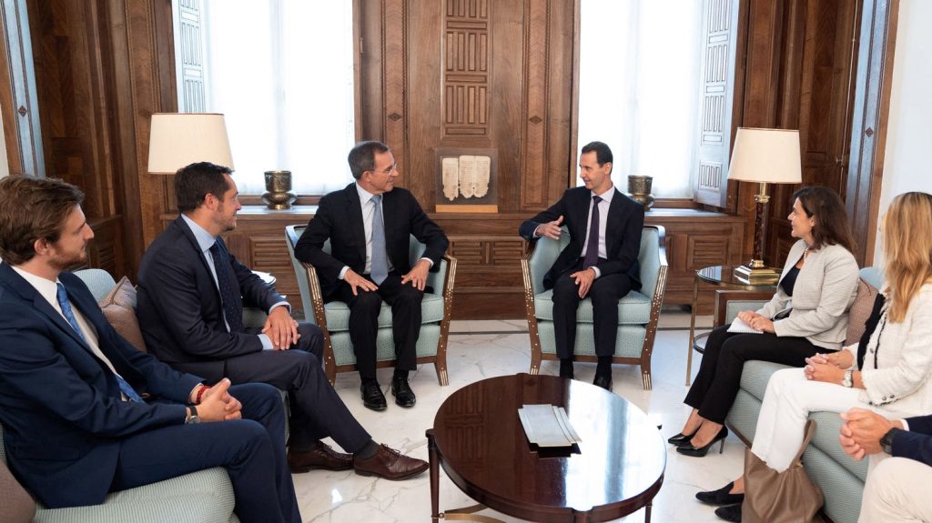 Chute de Bachar al-Assad : plus de 30 élus français, en majorité LR, se sont rendus en Syrie entre 2014 et 2021

          Depuis la chute du régime syrien, des personnalités politiques françaises sont accusées d'avoir été trop proches de Bachar al-Assad. Le collectif Syrie Factuel a recensé tous les élus qui sont allés en Syrie ces dernières années.