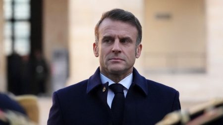 "Pas sur le fond", "accord de non-censure"... Comment Emmanuel Macron mène ses consultations pour un nouveau Premier ministre