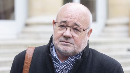 Retraites : "c'est une bonne chose que François Bayrou se rende compte qu'il y a d'autres solutions" que les 64 ans, salue le secrétaire confédéral de FO