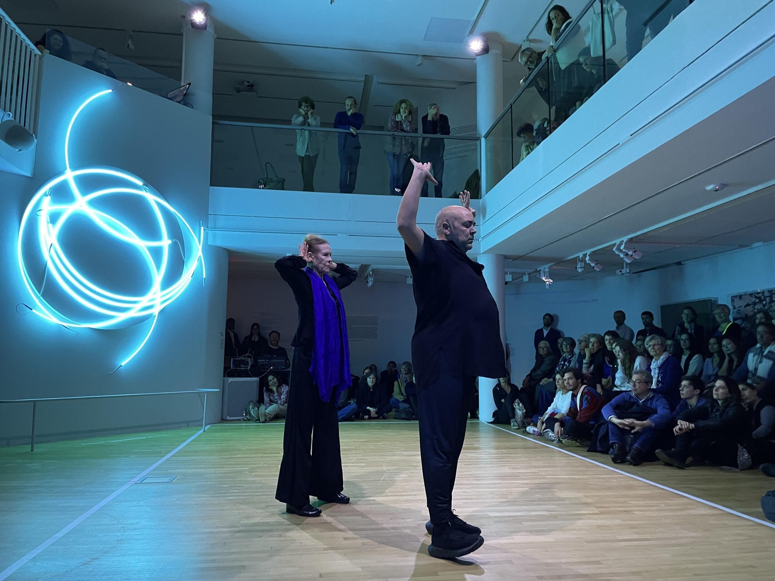 Les danseurs Carolyn Carlson et Thomas Lebrun se produisent à l