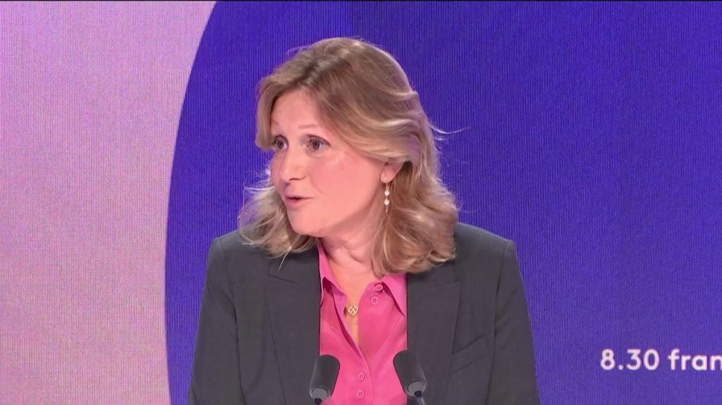 Finances publiques : "On a un problème d'évaluation et de prévisions", note la présidente de l'Assemblée nationale
