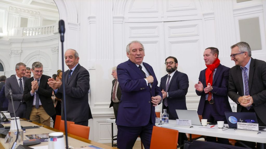 Coût financier, environnemental et politique... Le trajet en Falcon de François Bayrou à Pau soulève plusieurs interrogations