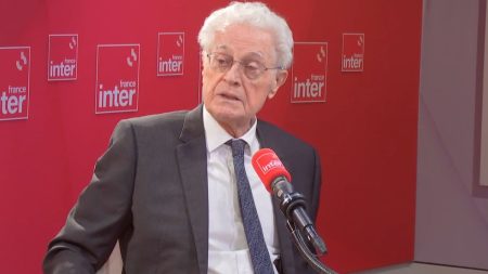 François Bayrou à Matignon : Lionel Jospin invite la gauche à "rester dans l'opposition" tout en "contribuant" à faire durer le gouvernement