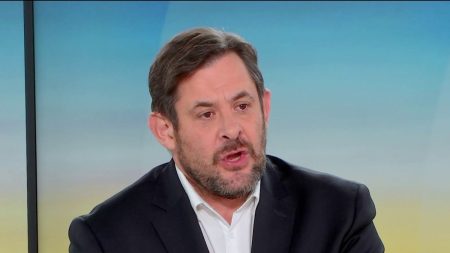 François Bayrou au conseil municipal de Pau : "Le Premier ministre ne savait plus où penser entre Pau et Paris", réagit François Kalfon, eurodéputé PS