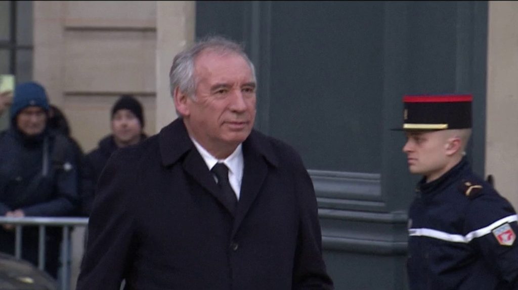 François Bayrou invite les chefs de partis à Matignon