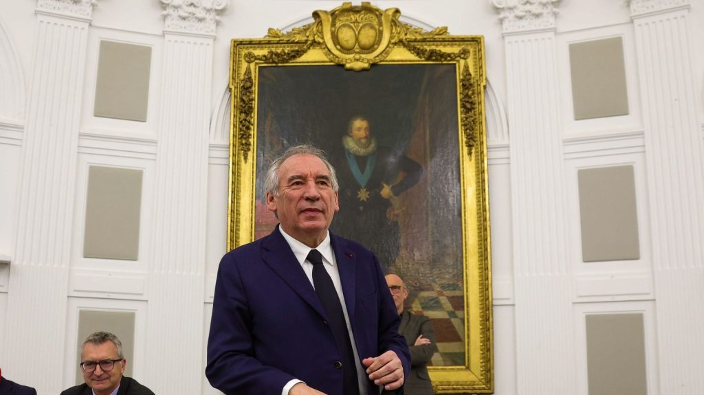 François Bayrou, Premier ministre et maire : un cumul de mandats qui s'est raréfié mais loin d'être unique
