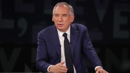 Nouveau gouvernement : François Bayrou commence son mandat avec une popularité historiquement basse