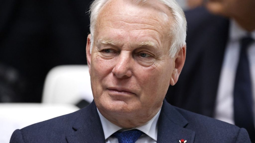 Cumul des mandats : la position de François Bayrou "frise l'indécence" et n'est "pas tenable", estime l'ex-Premier ministre Jean-Marc Ayrault