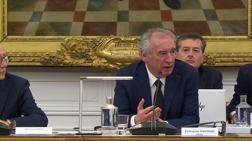 François Bayrou : le nouveau Premier ministre se rend à Pau pour présider un Conseil municipal