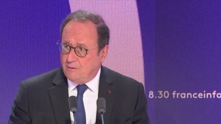 Cumul des mandats : il n'est "pas possible" d'être ministre et d'assurer une "fonction locale", estime François Hollande