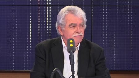 Nouveau gouvernement : "Nous irons lundi rencontrer le président de la République", affirme le communiste André Chassaigne
