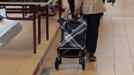 Gouvernement Barnier : Impact attendu de la censure sur les revenus des Français Menace de censure du gouvernement Barnier : les effets attendus sur les revenus des Français
